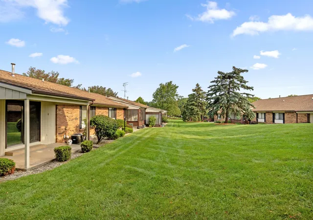 Photo 2 of Condo for sale at 52 Old Ml Dr #11, Holland, MI 49423 | MLS# 65026046604 | Listing updated on 2026-09-04