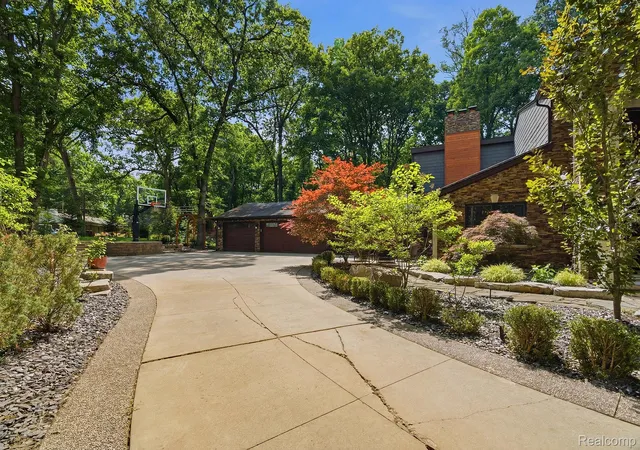 Photo 3 of Single family home for sale at 1258 Priscilla Ln, Rochester, MI 48309 | MLS# 20261070581 | Listing updated on 2026-09-16