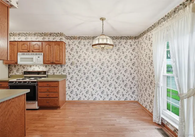 Photo 4 of Condo for sale at 24763 Meadow Crk Dr, Harrison Township, MI 48045 | MLS# 20261070584 | Listing updated on 2026-09-11