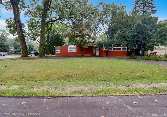 Photo 2 of Single family home for sale at 19741 Mahon St, Southfield, MI 48075 | MLS# 20261070587 | Listing updated on 2026-09-07