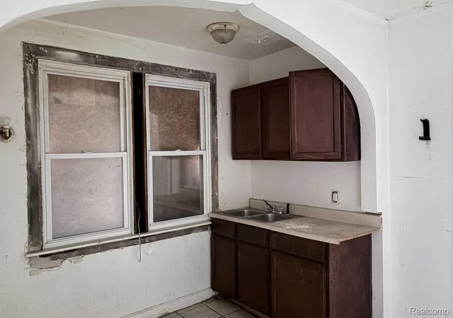 Listing Photo 5 - Condo for sale in building located at 5066 Coplin St, Detroit, MI 48213