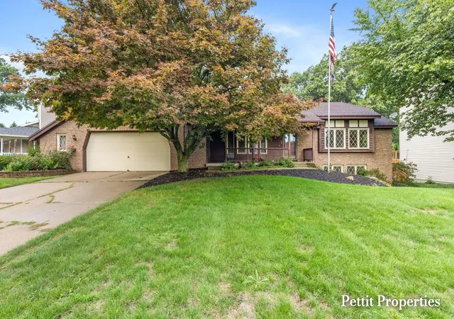 Photo 1 of Sale Pending at 1687 Oakvale Dr Sw, Wyoming, MI 49519 | MLS# 65026046612 | Listing updated on 2026-09-16