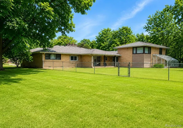 Photo 1 of Single family home for sale at 1690 N Center Rd, Saginaw, MI 48638 | MLS# 20261070603 | Listing updated on 2026-09-16
