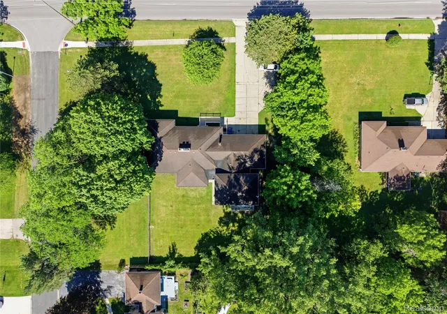 Photo 2 of Single family home for sale at 1690 N Center Rd, Saginaw, MI 48638 | MLS# 20261070603 | Listing updated on 2026-09-16