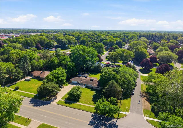 Photo 3 of Single family home for sale at 1690 N Center Rd, Saginaw, MI 48638 | MLS# 20261070603 | Listing updated on 2026-09-16