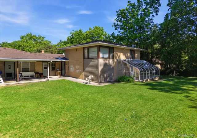 Photo 4 of Single family home for sale at 1690 N Center Rd, Saginaw, MI 48638 | MLS# 20261070603 | Listing updated on 2026-09-16