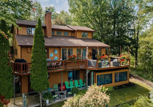 Photo 2 of Single family home for sale at 2593 Twin Bay Dr, Traverse City, MI 49696 | MLS# 78080073142 | Listing updated on 2026-09-15