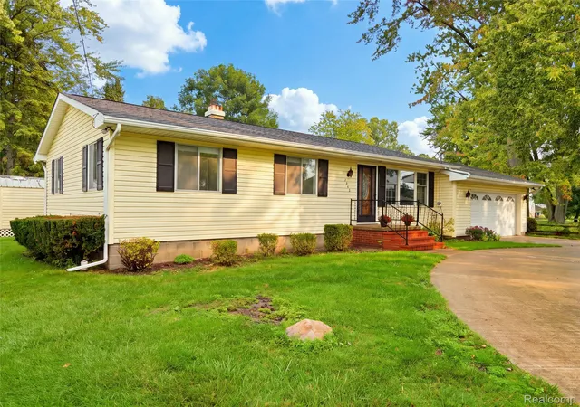 Photo 1 of Single family home for sale at 1353 Elmhurst Dr, Howell, MI 48843 | MLS# 20261070607 | Listing updated on 2026-09-17