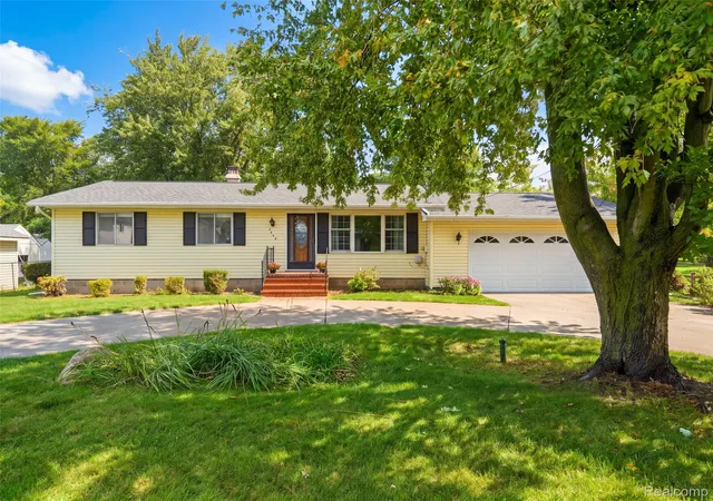 Photo 2 of Single family home for sale at 1353 Elmhurst Dr, Howell, MI 48843 | MLS# 20261070607 | Listing updated on 2026-09-17