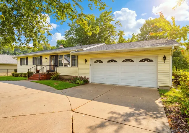 Photo 3 of Single family home for sale at 1353 Elmhurst Dr, Howell, MI 48843 | MLS# 20261070607 | Listing updated on 2026-09-17