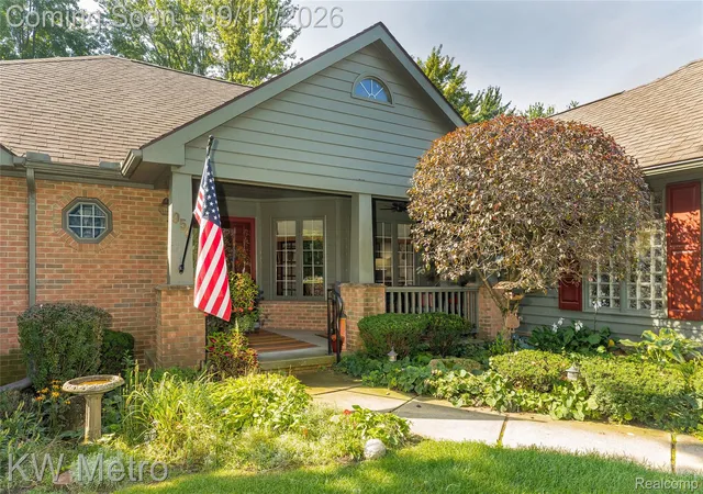 Listing Photo 2 - Condo for sale in building located at 954 Pine Trl Dr, Rochester Hills, MI 48307