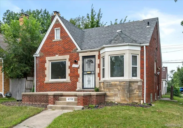 Photo 2 of Single family home for sale at 8550 W Outer Dr, Detroit, MI 48219 | MLS# 20261070609 | Listing updated on 2026-09-16