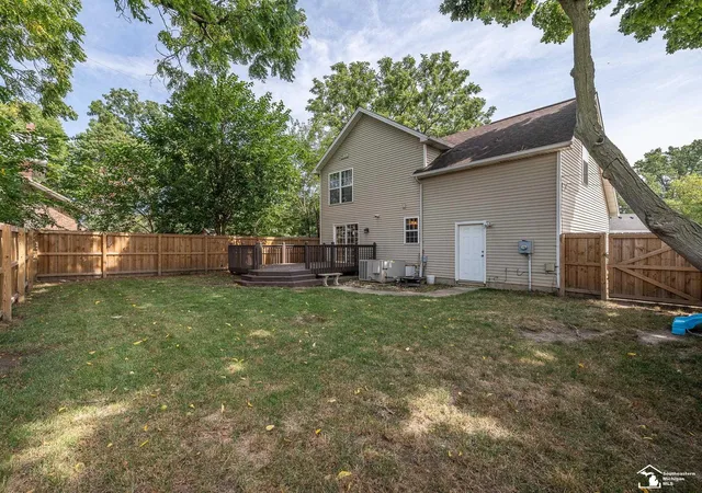 Photo 3 of Single family home for sale at 834 Navarre St, Monroe, MI 48161 | MLS# 57050220578 | Listing updated on 2026-09-11