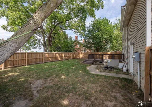 Photo 4 of Single family home for sale at 834 Navarre St, Monroe, MI 48161 | MLS# 57050220578 | Listing updated on 2026-09-11