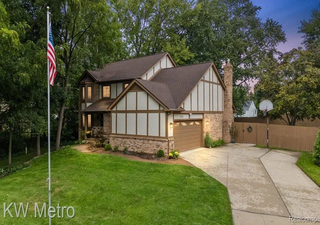 Photo 3 of Single family home for sale at 294 Miracle Dr, Troy, MI 48084 | MLS# 20261070614 | Listing updated on 2026-10-18