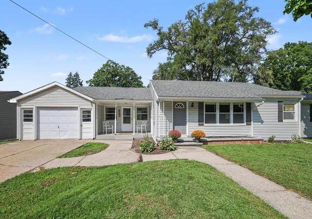 Photo 1 of Single family home for sale at 832 N Jefferson St, Lowell, MI 49331 | MLS# 65026046622 | Listing updated on 2026-09-29