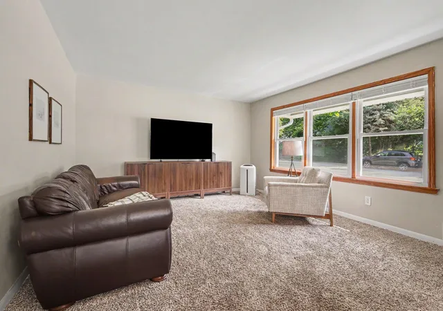 Photo 4 of Single family home for sale at 832 N Jefferson St, Lowell, MI 49331 | MLS# 65026046622 | Listing updated on 2026-09-29