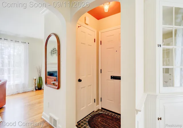 Photo 2 of Single family home for sale at 4190 Arlington Dr, Royal Oak, MI 48073 | MLS# 20261070626 | Listing updated on 2026-09-14