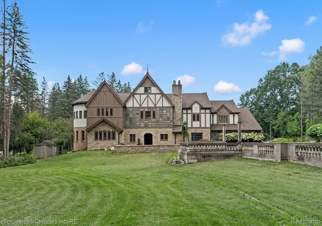 Photo 3 of Mansion for sale at 1540 Ml Race, Rochester Hills, MI 48306 | MLS# 20261070631 | Listing updated on 2026-09-11
