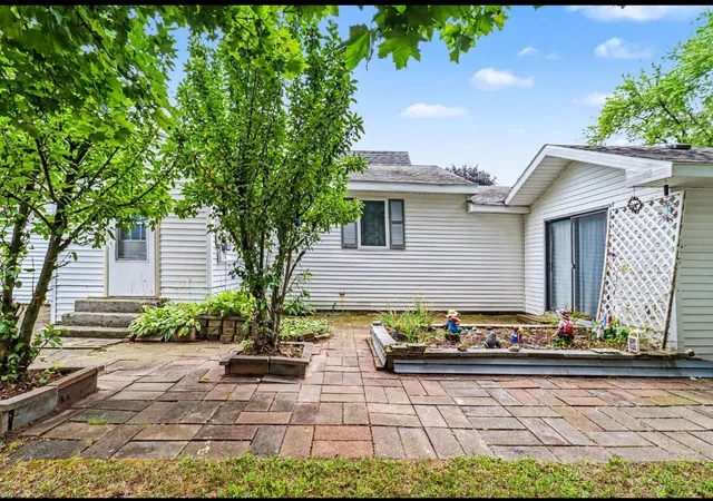 Photo 4 of Single family home for sale at 323 Evergreen St, Sheridan, MI 48884 | MLS# 65026046628 | Listing updated on 2026-09-16