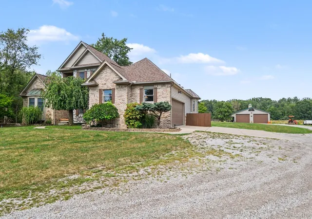Photo 4 of Single family home for sale at 27800 Van Horn Rd, New Boston, MI 48164 | MLS# 20261070638 | Listing updated on 2026-09-13
