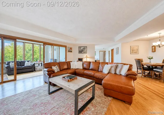 Listing Photo 4 - Condo for sale in building located at 43050 12 Oaks Crescent Dr, Oakland, MI 48377 - Unit #4055