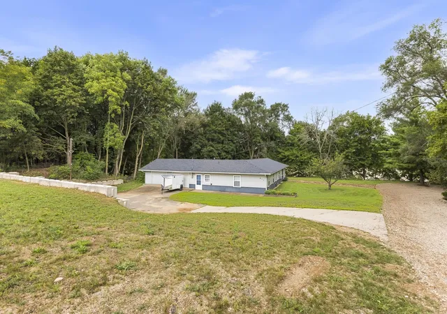 Photo 2 of Single family home for sale at 611 Niepoth St, Battle Creek, MI 49014 | MLS# 64026046630 | Listing updated on 2026-09-22