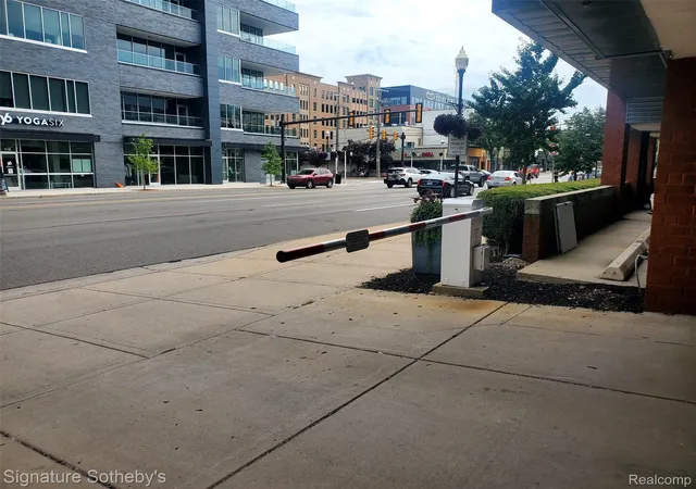 Listing Photo 2 - Condo for sale in building located at 111 N Main St, Royal Oak, MI 48067 - Unit #202