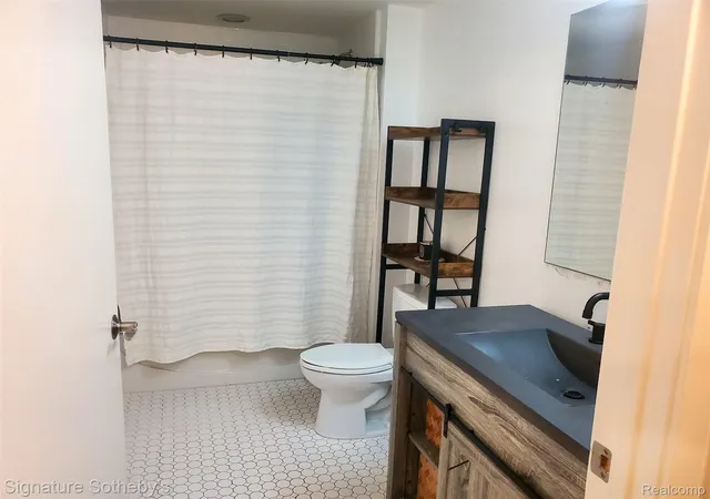 Photo 4 of Condo for sale at 111 N Main St #202, Royal Oak, MI 48067 | MLS# 20261070642 | Listing updated on 2026-09-03