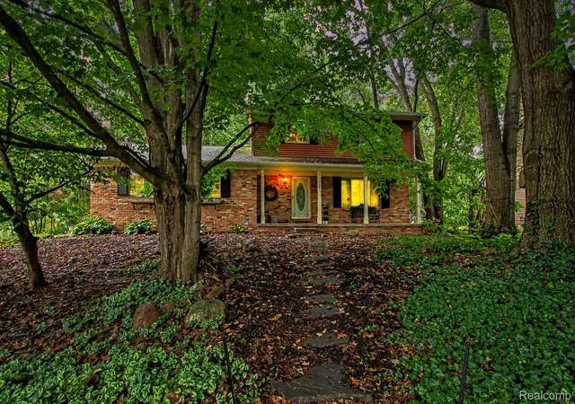 Photo 1 of Single family home for sale at 5521 Continental Rd, Grand Blanc, MI 48439 | MLS# 20261070643 | Listing updated on 2026-10-19
