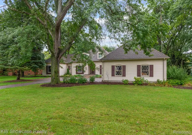 Photo 2 of Single family home for sale at 9837 Burning Tree Dr, Grand Blanc, MI 48439 | MLS# 20261070645 | Listing updated on 2026-09-13