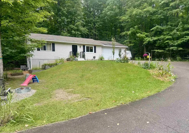 Photo 3 of Single family home for sale at 2106 Kodiak Trl, Kingsley, MI 49649 | MLS# 78080073150 | Listing updated on 2026-10-05