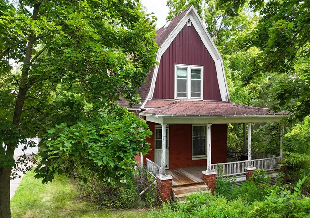 Photo 1 of Sale Pending at 627 S Franklin St, Mount Pleasant, MI 48858 | MLS# 79080073151 | Listing updated on 2026-09-14