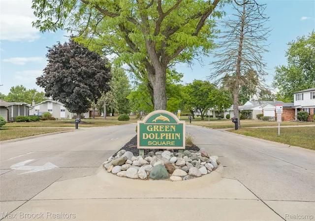 Photo 2 of Single family home for sale at 25190 Thorndyke St, Southfield, MI 48033 | MLS# 20261070657 | Listing updated on 2026-09-04