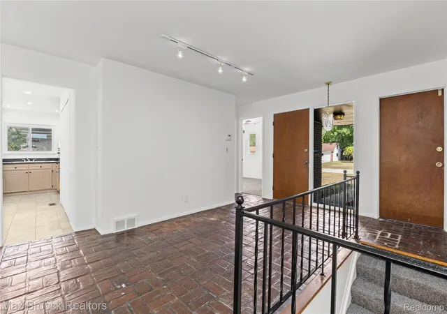 Photo 3 of Single family home for sale at 25190 Thorndyke St, Southfield, MI 48033 | MLS# 20261070657 | Listing updated on 2026-09-29