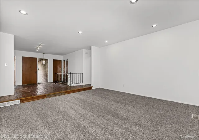 Photo 4 of Single family home for sale at 25190 Thorndyke St, Southfield, MI 48033 | MLS# 20261070657 | Listing updated on 2026-09-29