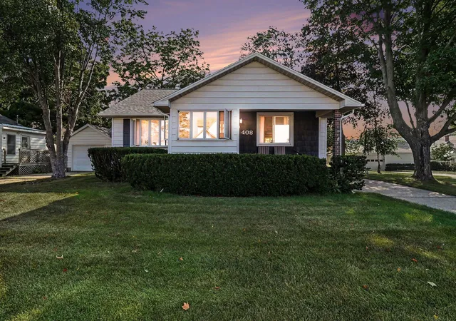 Photo 2 of Single family home for sale at 408 N Lewis St, Ludington, MI 49431 | MLS# 67026046644 | Listing updated on 2026-10-17