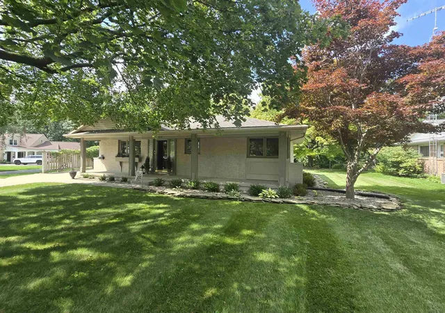 Photo 2 of Single family home for sale at 816 Campbell Dr, Owosso, MI 48867 | MLS# 60050220589 | Listing updated on 2026-10-02
