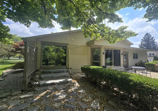 Photo 4 of Single family home for sale at 816 Campbell Dr, Owosso, MI 48867 | MLS# 60050220589 | Listing updated on 2026-10-02