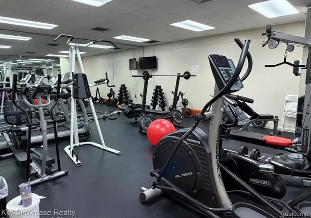 Listing Photo 2 - Condo for sale in building located at 5697 Whitfield Dr, Troy, MI 48098