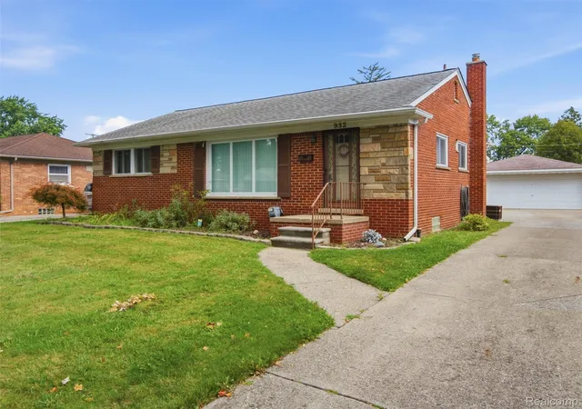 Photo 3 of Single family home for sale at 932 N Esplanade St, Mount Clemens, MI 48043 | MLS# 20261070678 | Listing updated on 2026-09-16