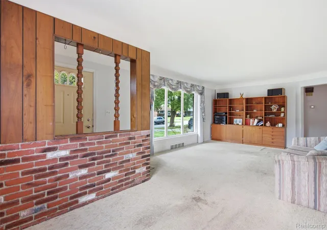 Photo 4 of Single family home for sale at 932 N Esplanade St, Mount Clemens, MI 48043 | MLS# 20261070678 | Listing updated on 2026-10-10
