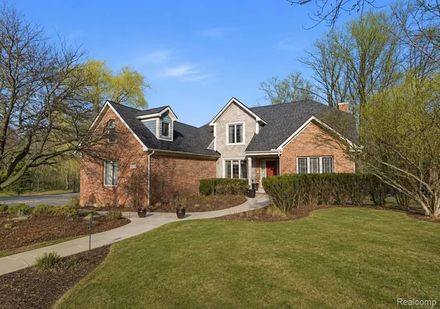 Photo 3 of Single family home for sale at 28690 Wintergreen Ct, Farmington Hills, MI 48331 | MLS# 20261070681 | Listing updated on 2026-09-03