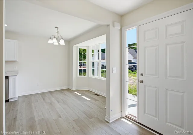 Listing Photo 1 - Condo for sale in building located at 817 Nelsons Ridge Dr, Howell, MI 48843