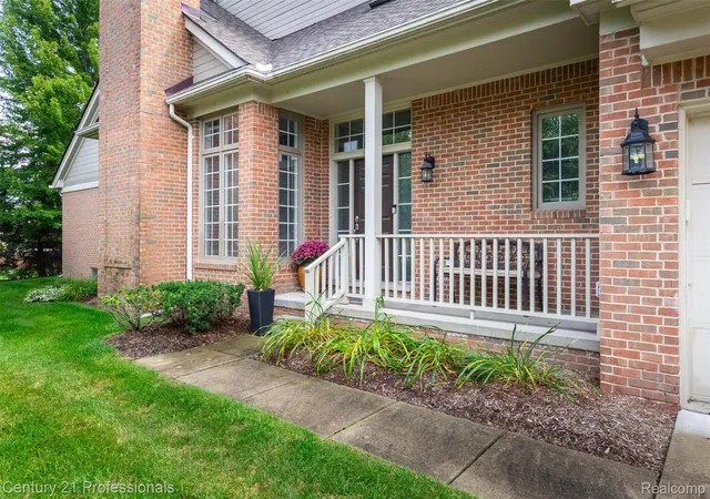 Photo 4 of Condo for sale at 111 Charleston Dr, Troy, MI 48098 | MLS# 20261070685 | Listing updated on 2026-10-18