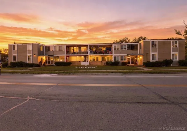 Photo 3 of Multi family home for sale at 19143 Berg Rd, Detroit, MI 48219 | MLS# 58050220594 | Listing updated on 2026-09-02