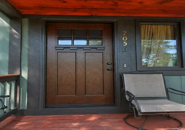 Photo 2 of Single family home for sale at 705 Estes Ct, Waterford, MI 48327 | MLS# 20261070696 | Listing updated on 2026-09-14