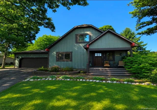 Photo 1 of Sale Pending at 705 Estes Ct, Waterford, MI 48327 | MLS# 20261070696 | Listing updated on 2026-10-04