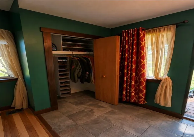 Photo 3 of Single family home for sale at 705 Estes Ct, Waterford, MI 48327 | MLS# 20261070696 | Listing updated on 2026-09-14