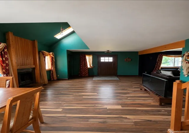 Photo 4 of Single family home for sale at 705 Estes Ct, Waterford, MI 48327 | MLS# 20261070696 | Listing updated on 2026-09-14